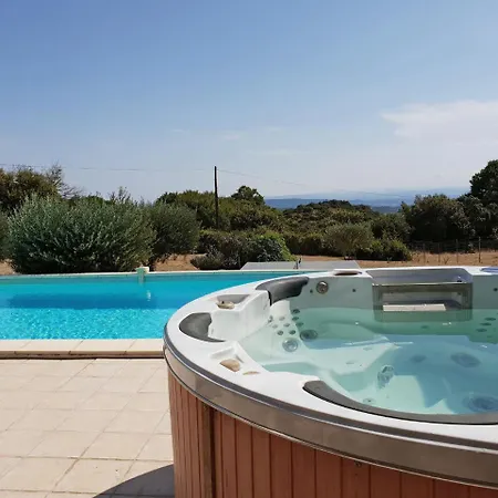 With Heated Pool And Hot Tub Villa *