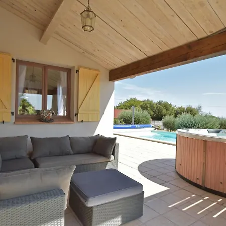 Villa With Heated Pool And Hot Tub