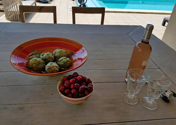 Retreat With Pool And Pets Vélieux