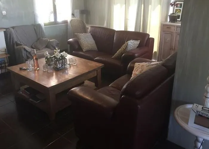 Retreat With Pool And Pets 빌라 Vélieux