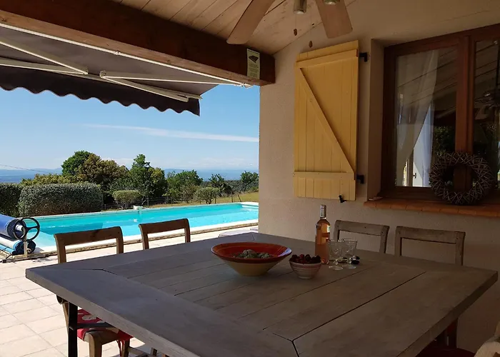 Retreat With Pool And Pets Villa