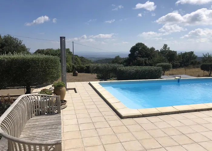 빌라 Retreat With Pool And Pets Vélieux