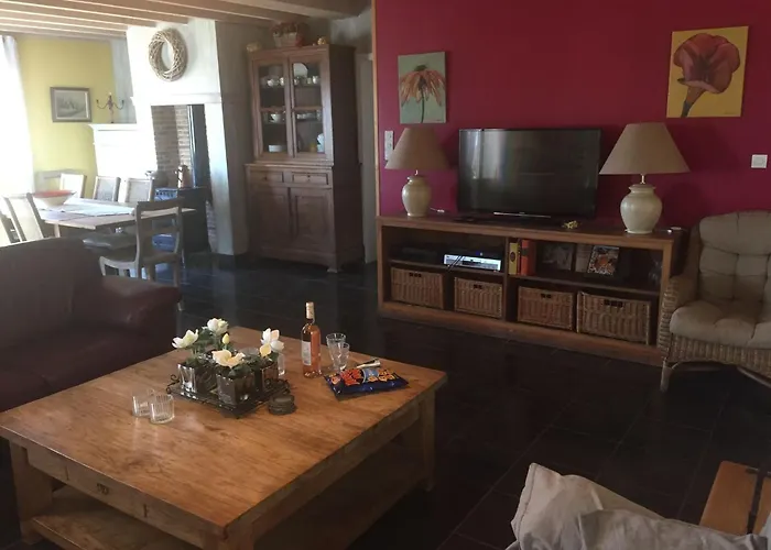 Retreat With Pool And Pets Villa Vélieux