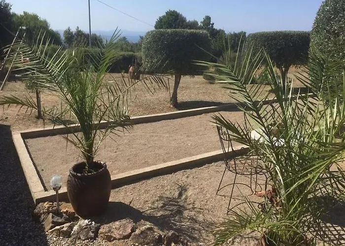 빌라 Retreat With Pool And Pets Vélieux